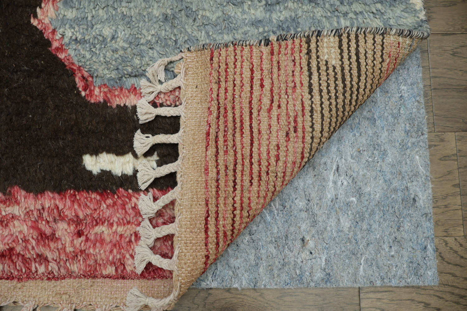 Eclectic Earthy Toned Rug with Abstract Design for Modern Spaces 6x10 ft