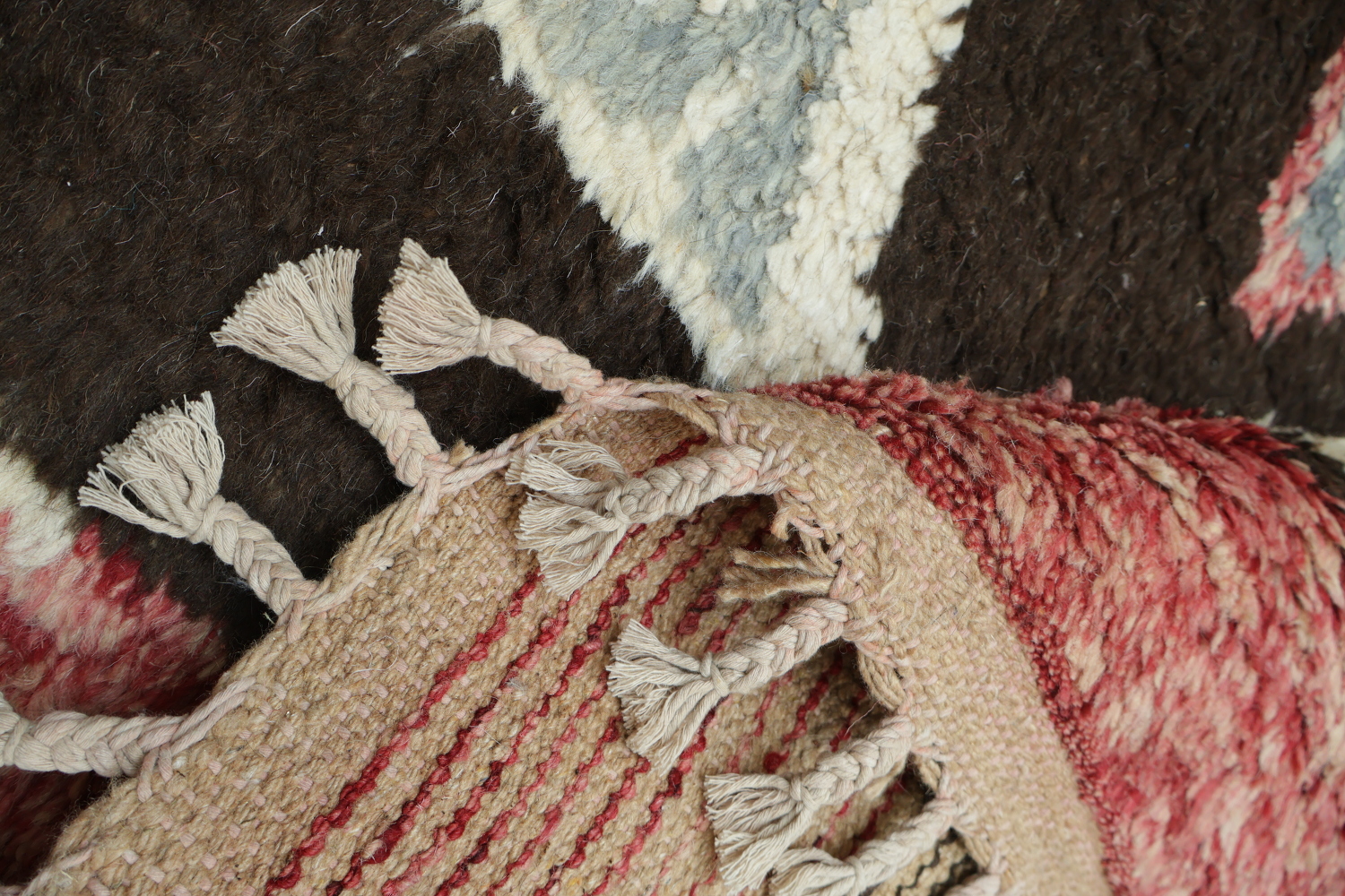 Eclectic Earthy Toned Rug with Abstract Design for Modern Spaces 6x10 ft