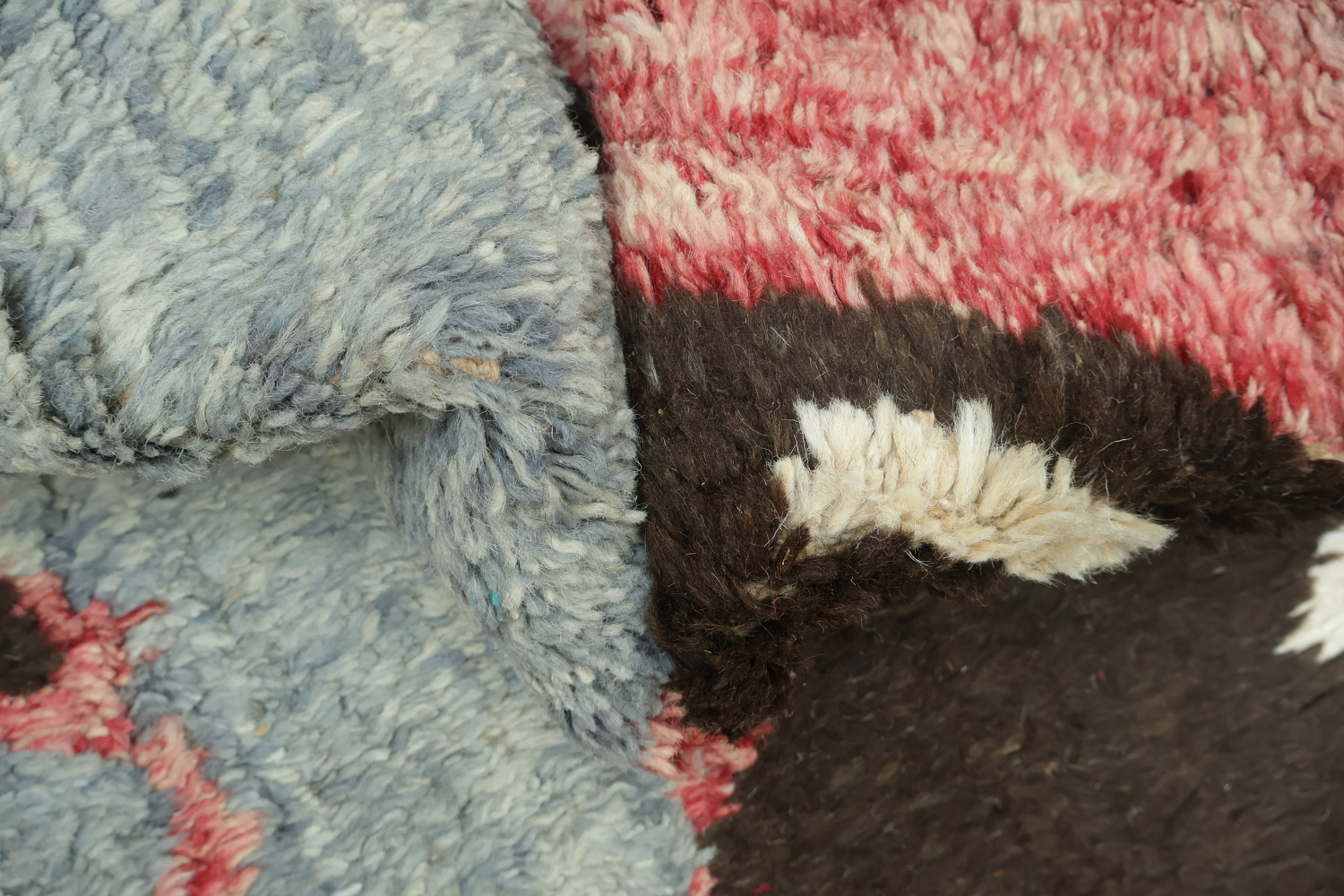 Eclectic Earthy Toned Rug with Abstract Design for Modern Spaces 6x10 ft