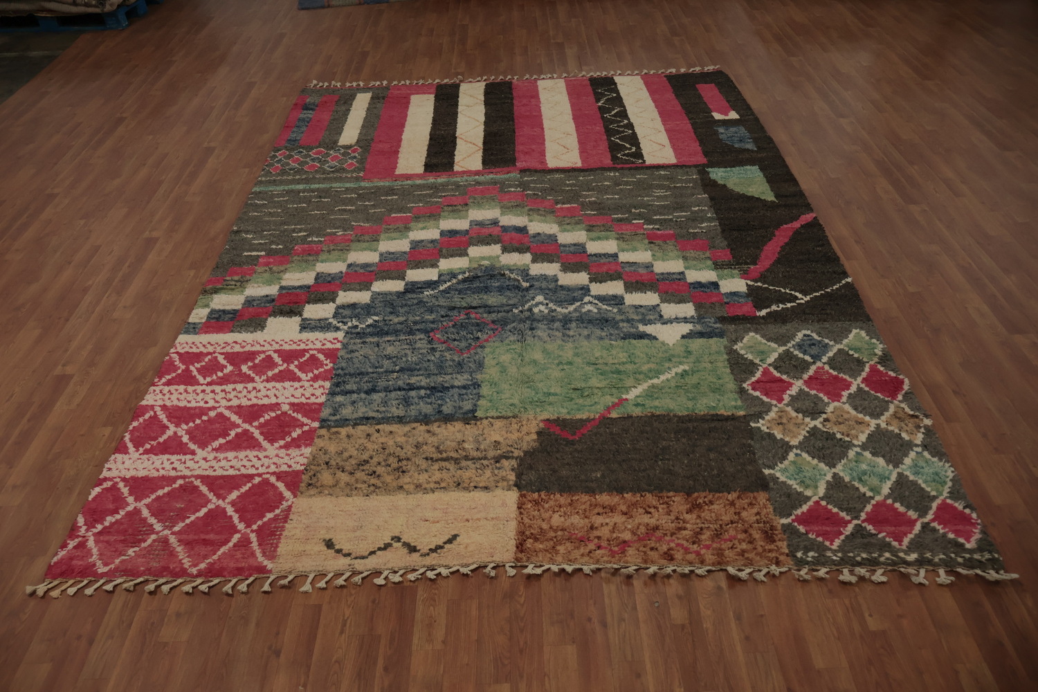 Lively and Dynamic Moroccan Wool Area Rug 9x12 for Modern Interiors
