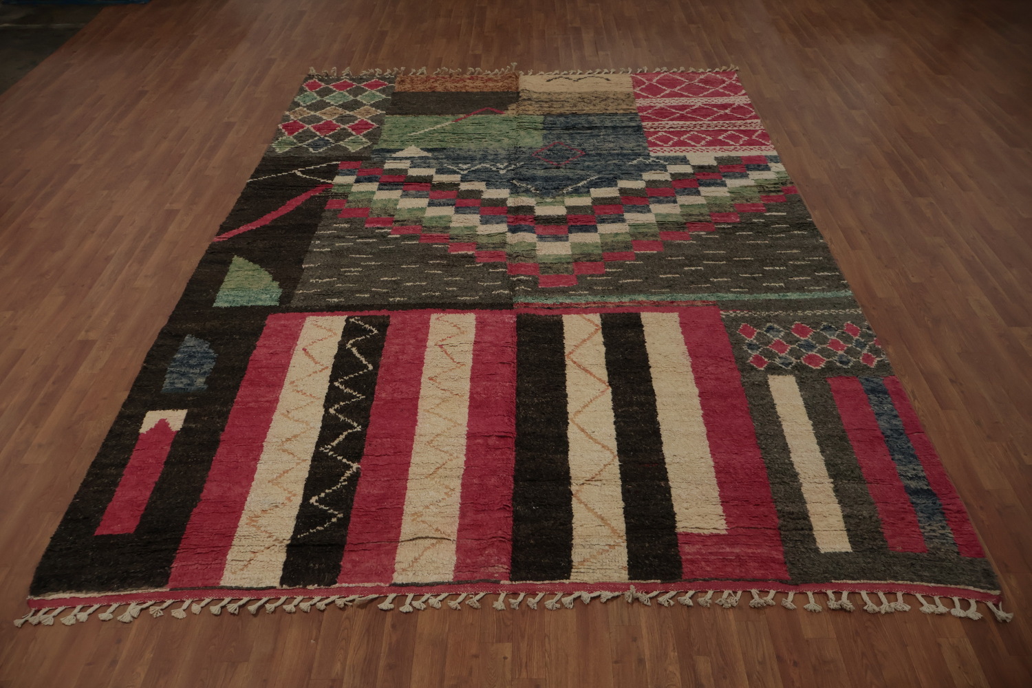 Lively and Dynamic Moroccan Wool Area Rug 9x12 for Modern Interiors