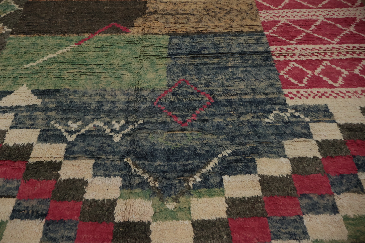 Lively and Dynamic Moroccan Wool Area Rug 9x12 for Modern Interiors