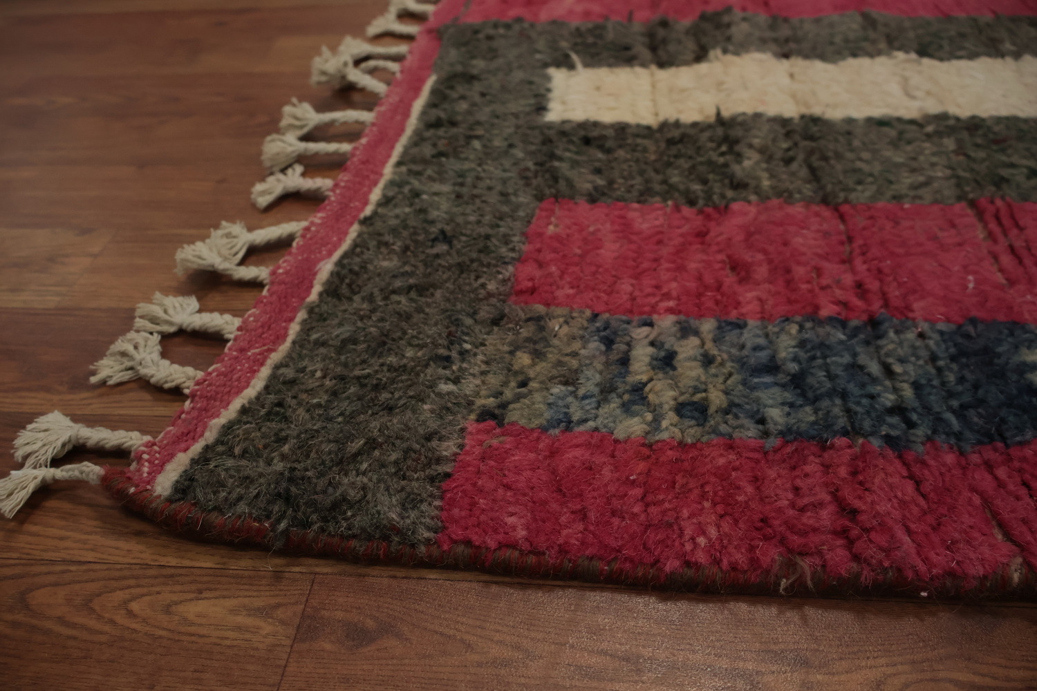 Lively and Dynamic Moroccan Wool Area Rug 9x12 for Modern Interiors