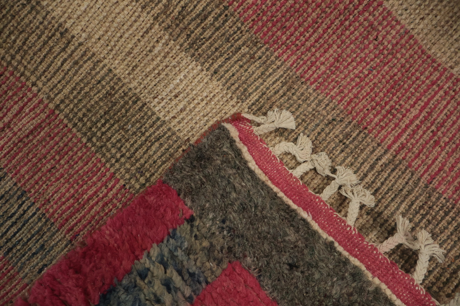 Lively and Dynamic Moroccan Wool Area Rug 9x12 for Modern Interiors