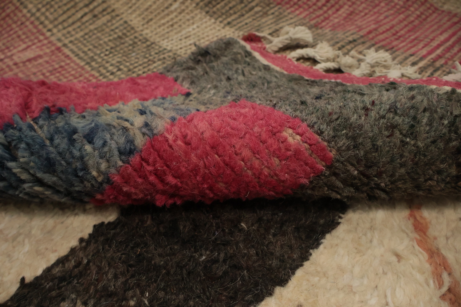 Lively and Dynamic Moroccan Wool Area Rug 9x12 for Modern Interiors