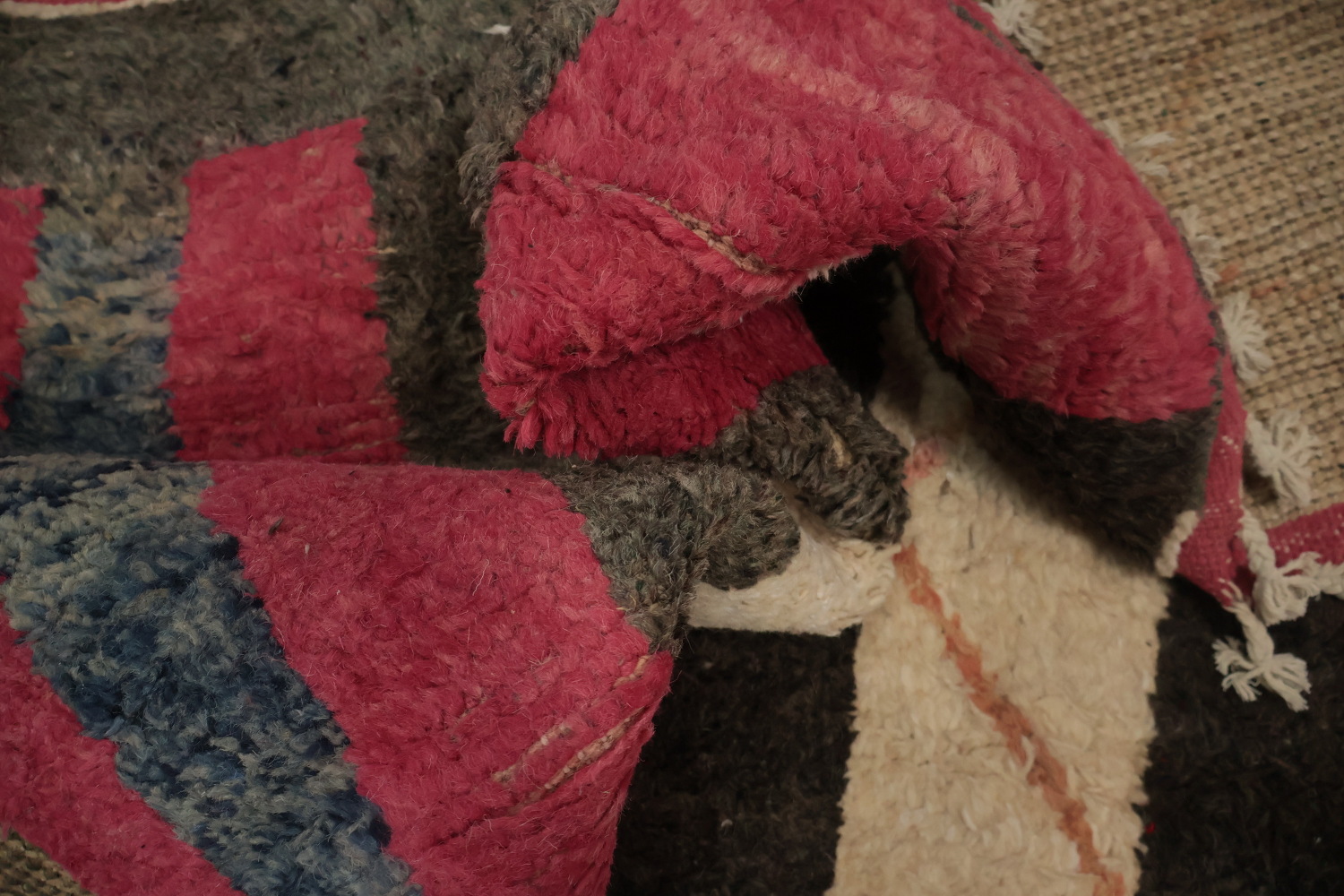 Lively and Dynamic Moroccan Wool Area Rug 9x12 for Modern Interiors