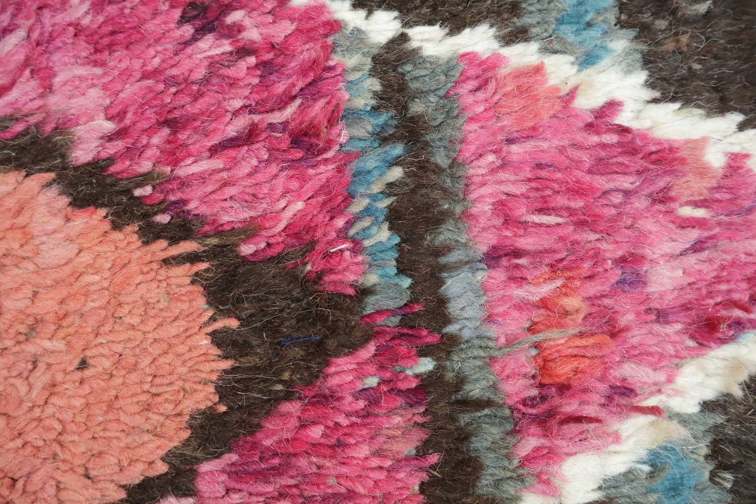 Vibrant Pink Moroccan Diamond Pattern Area Rug 6ft x 11ft