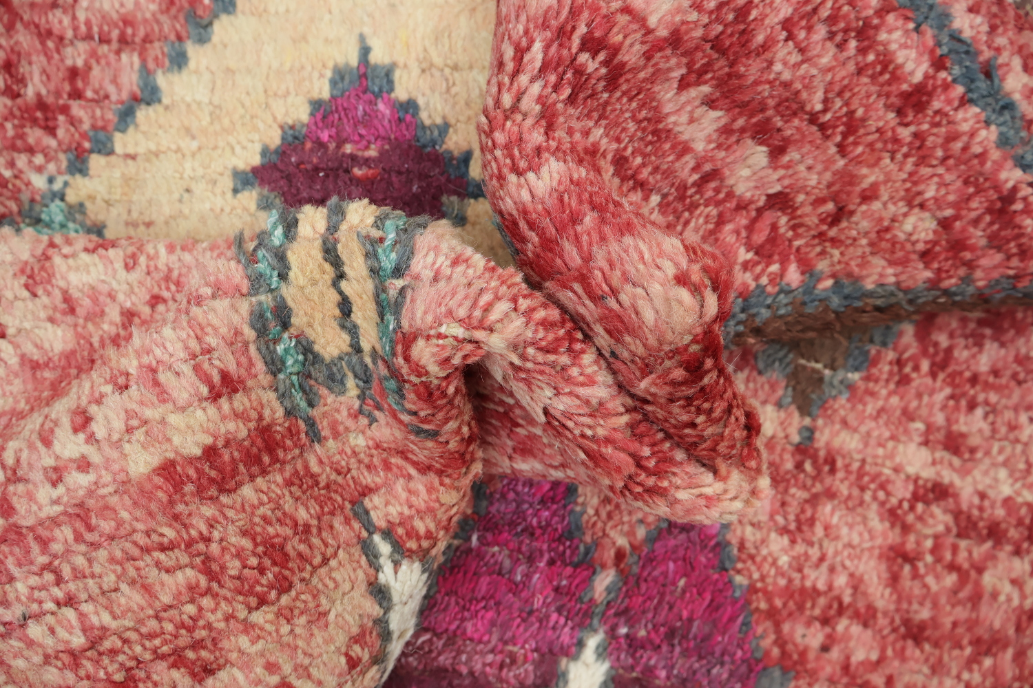 Warm Multicolor Vintage Patterned Rug For Classic Style 6x9 ft