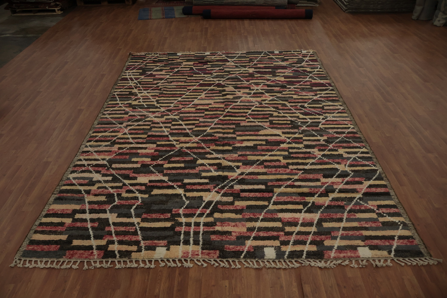 Sophisticated Earth-Hued Moroccan Area Rug 9x13 with Urban Style