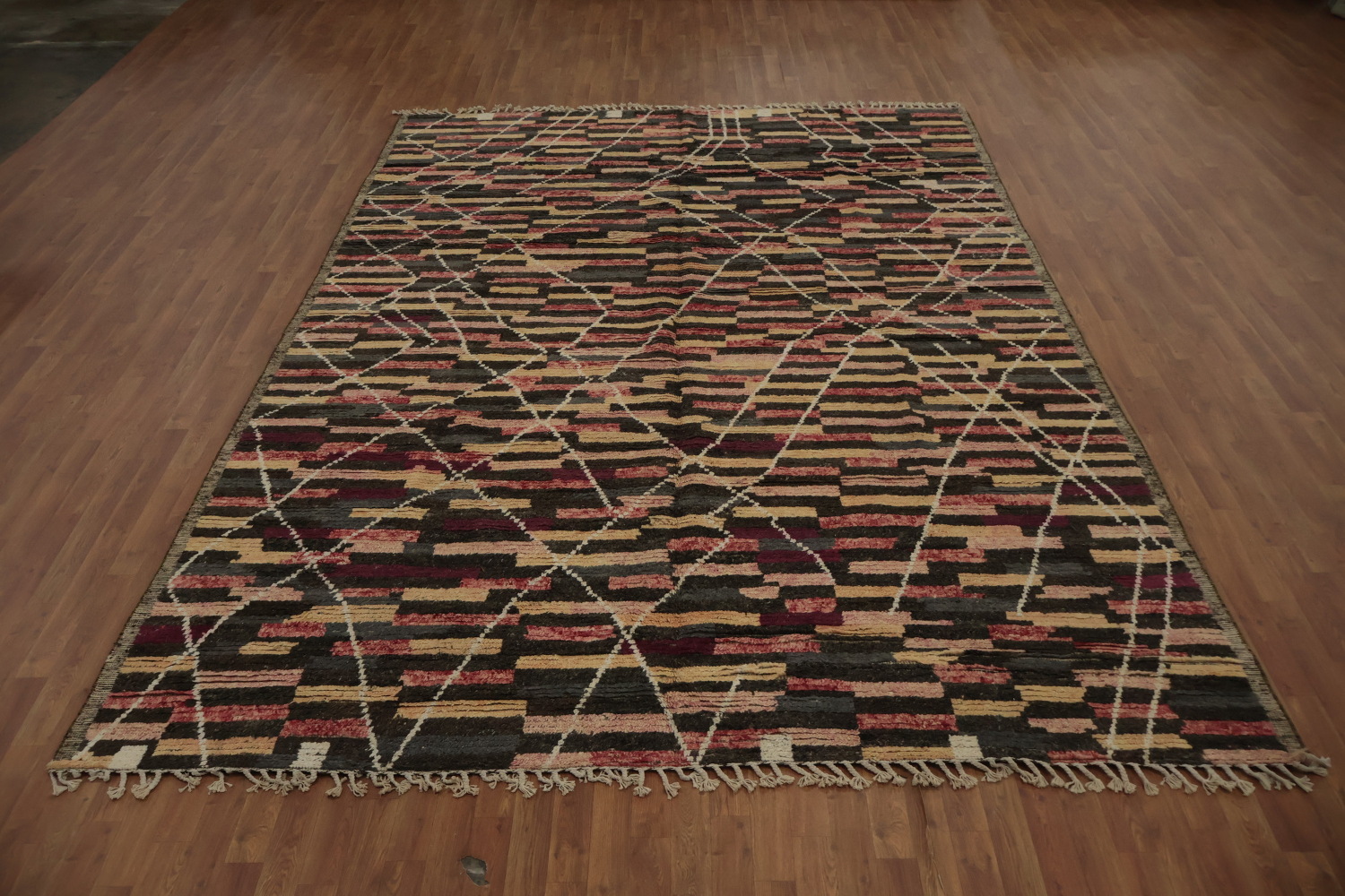 Sophisticated Earth-Hued Moroccan Area Rug 9x13 with Urban Style