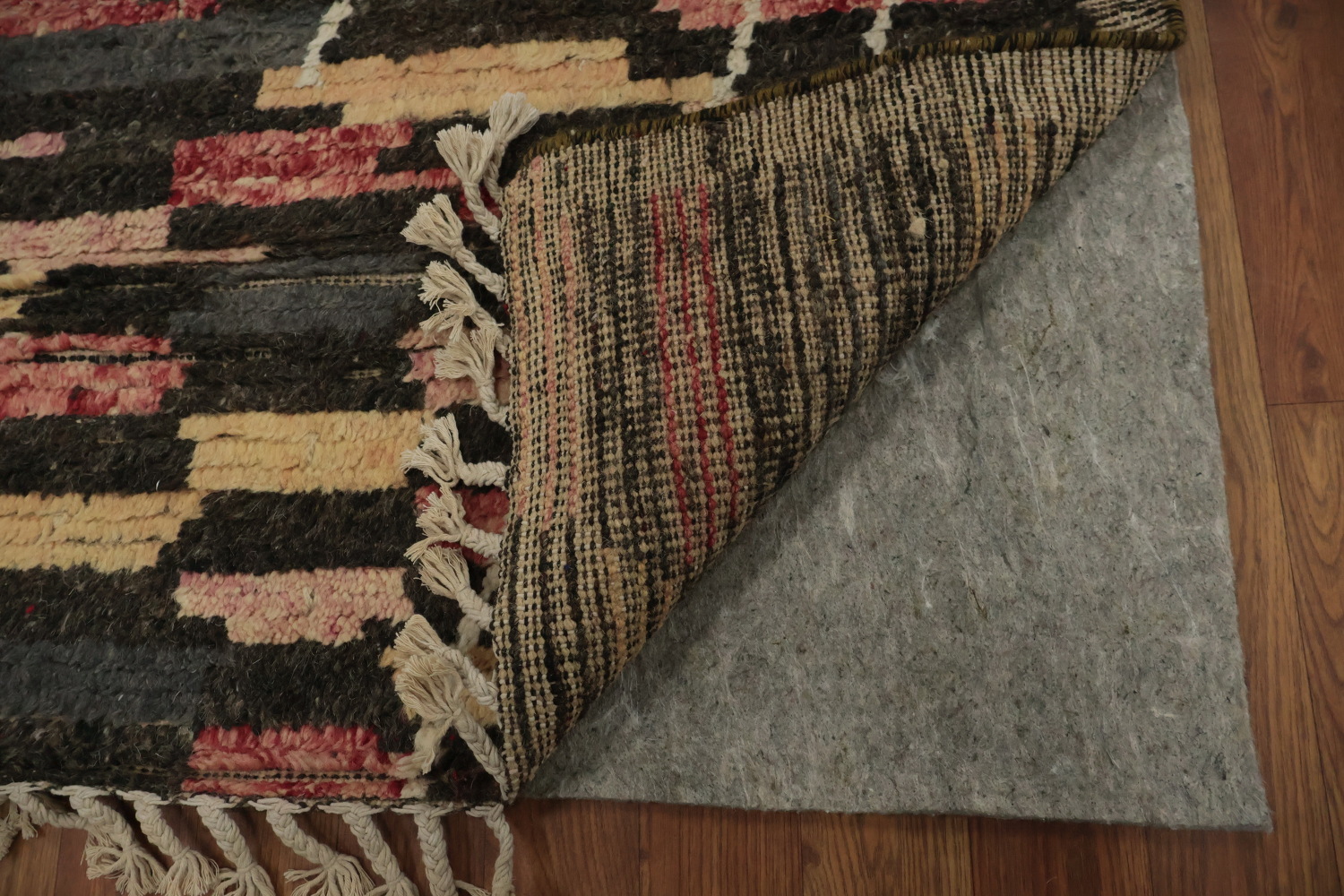 Sophisticated Earth-Hued Moroccan Area Rug 9x13 with Urban Style
