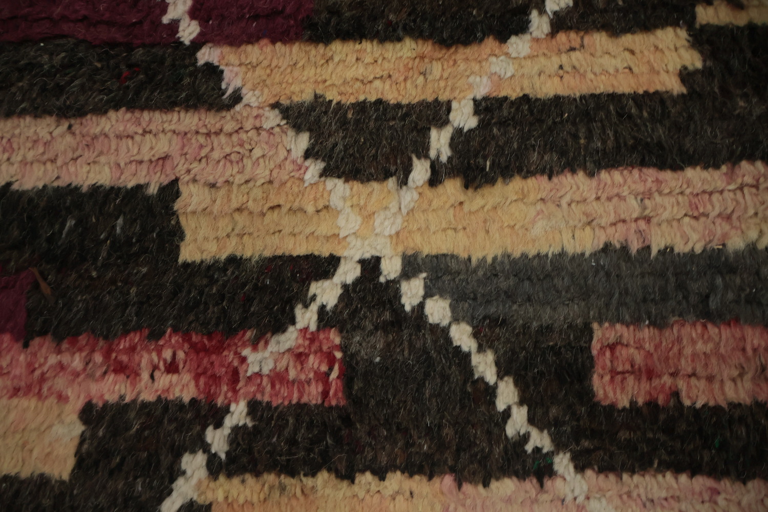 Sophisticated Earth-Hued Moroccan Area Rug 9x13 with Urban Style