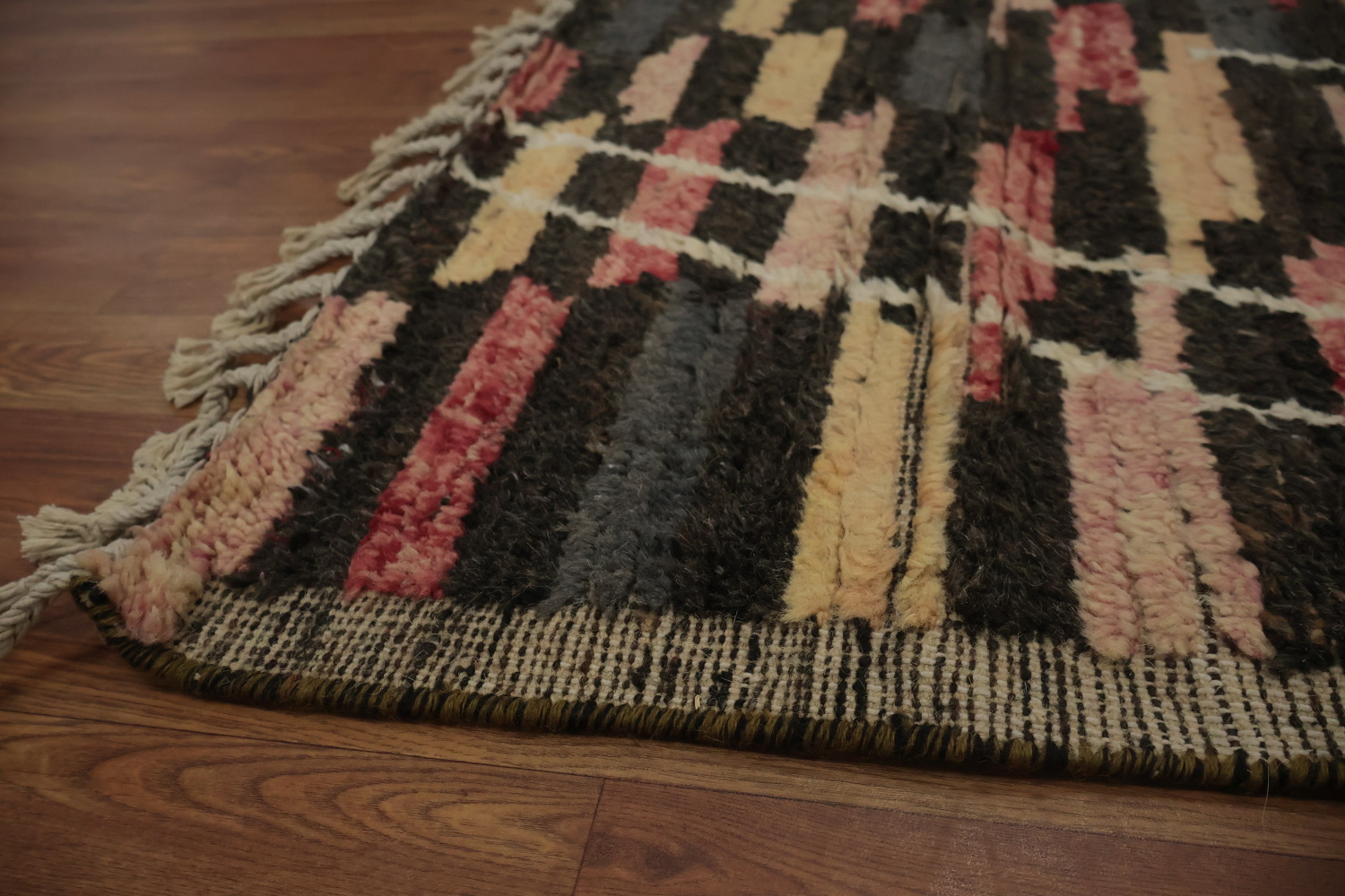 Sophisticated Earth-Hued Moroccan Area Rug 9x13 with Urban Style