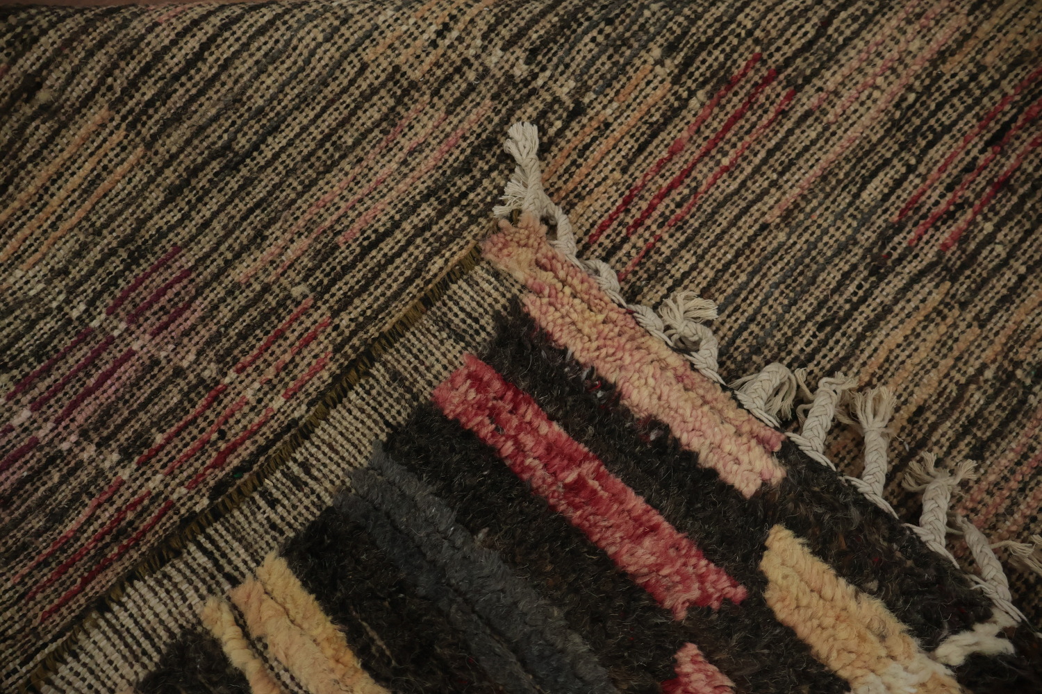 Sophisticated Earth-Hued Moroccan Area Rug 9x13 with Urban Style