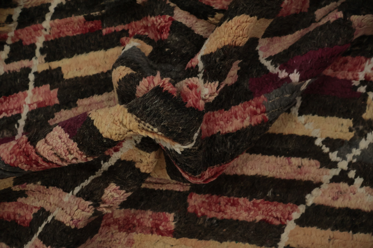 Sophisticated Earth-Hued Moroccan Area Rug 9x13 with Urban Style