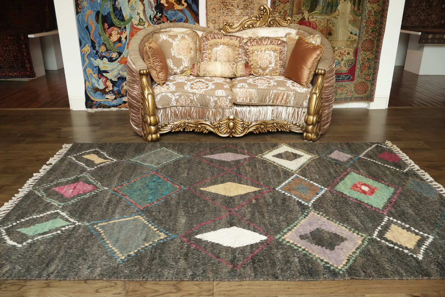 Elegant Chevron and Diamond Pattern Moroccan Rug for Urban Spaces 6x10