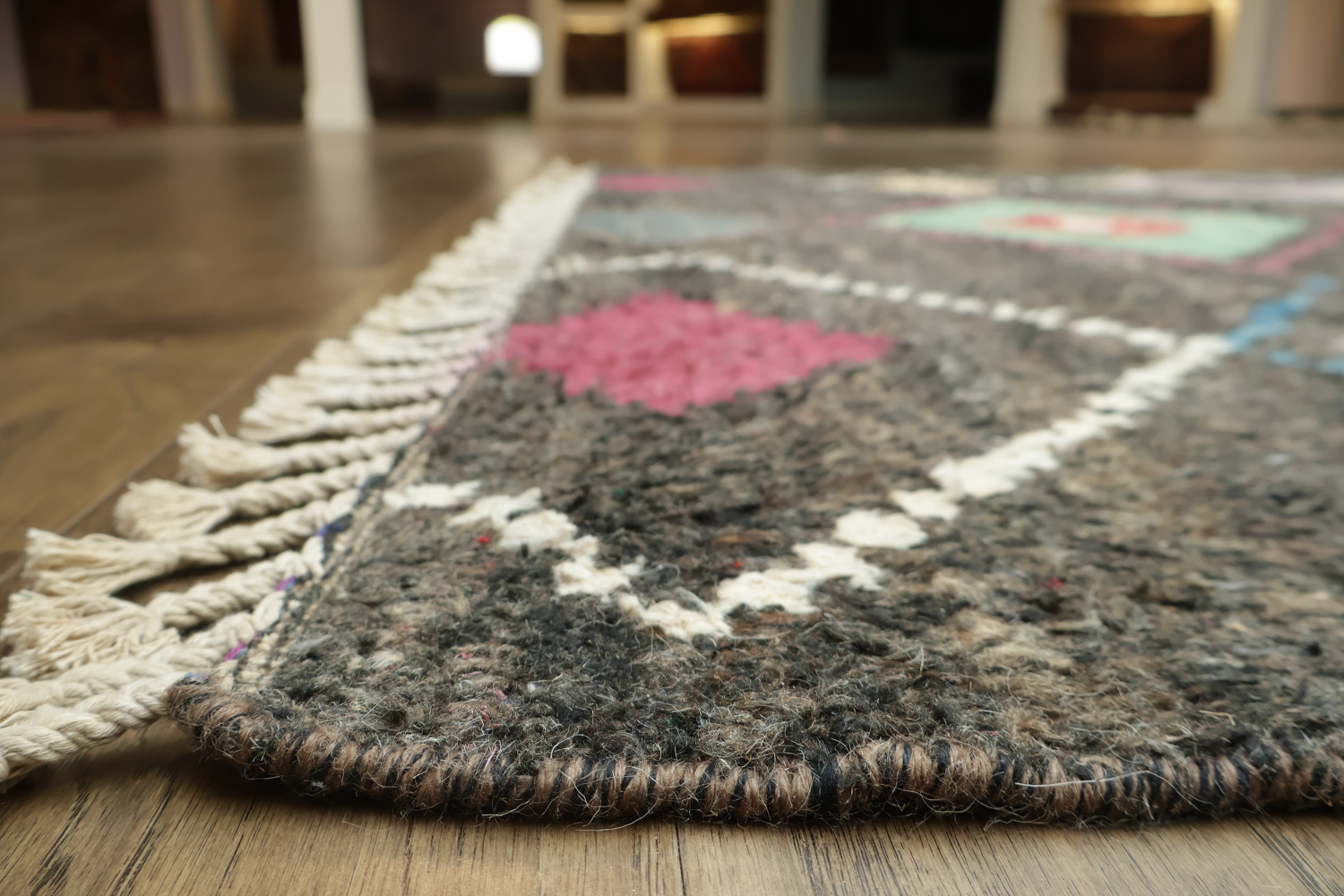 Elegant Chevron and Diamond Pattern Moroccan Rug for Urban Spaces 6x10