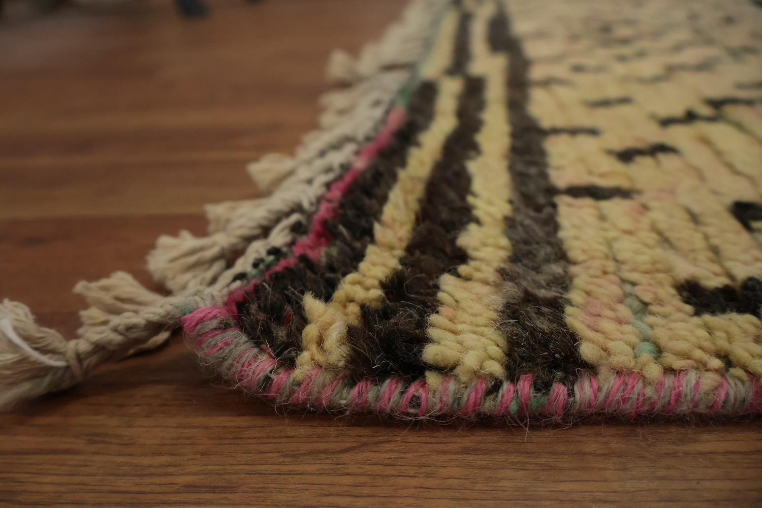 Eye-Catching Geometric Moroccan Large Area Rug 9x12 with Warm Hues