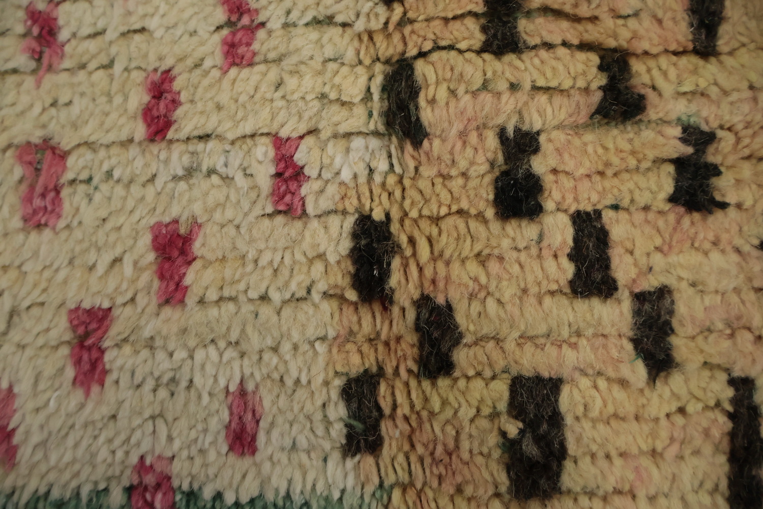 Eye-Catching Geometric Moroccan Large Area Rug 9x12 with Warm Hues