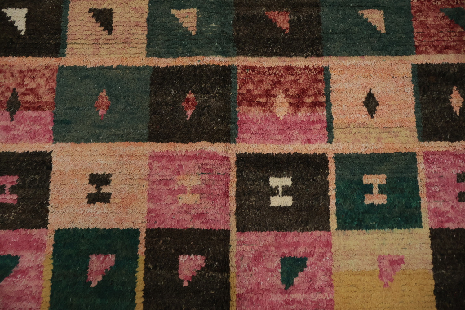 Eye-Catching Geometric Moroccan Large Area Rug 9x12 with Warm Hues
