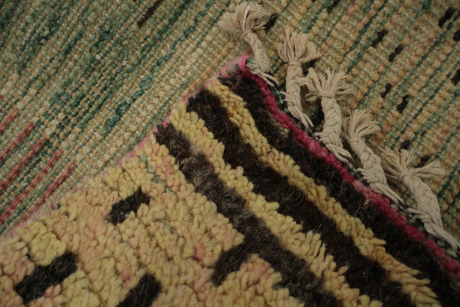 Eye-Catching Geometric Moroccan Large Area Rug 9x12 with Warm Hues