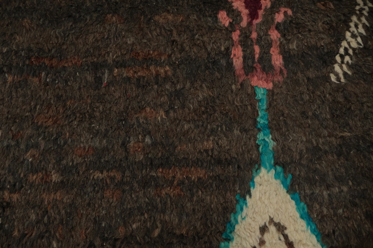 Stylish and Artistic Tribal Pattern Moroccan Wool Area Rug 8x11