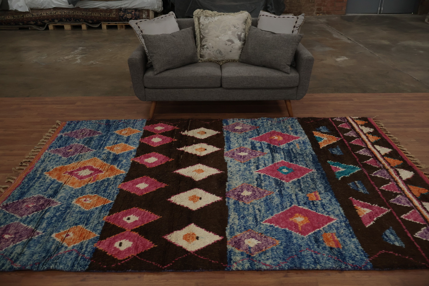 Expressive Moroccan Area Rug 6x10 with Distinct Geometric Patterns