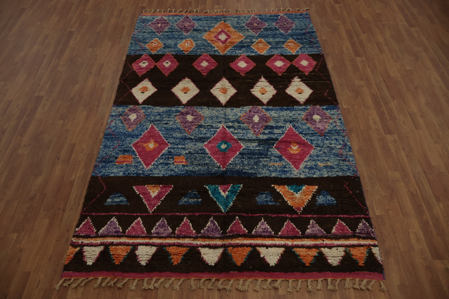 Expressive Moroccan Area Rug 6x10 with Distinct Geometric Patterns