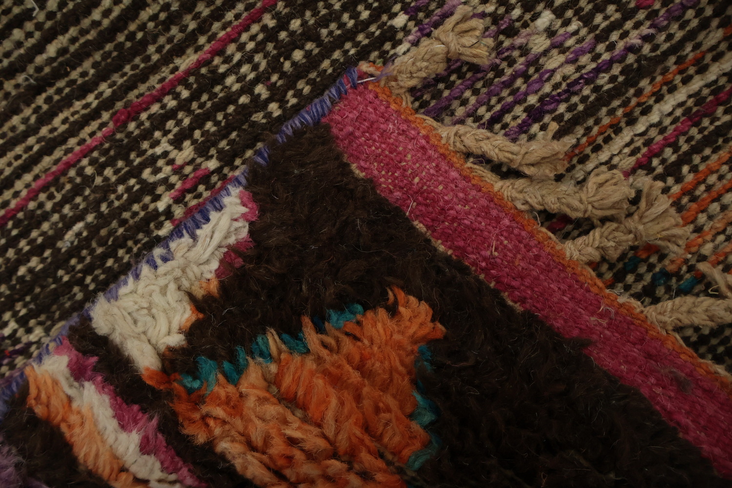 Expressive Moroccan Area Rug 6x10 with Distinct Geometric Patterns