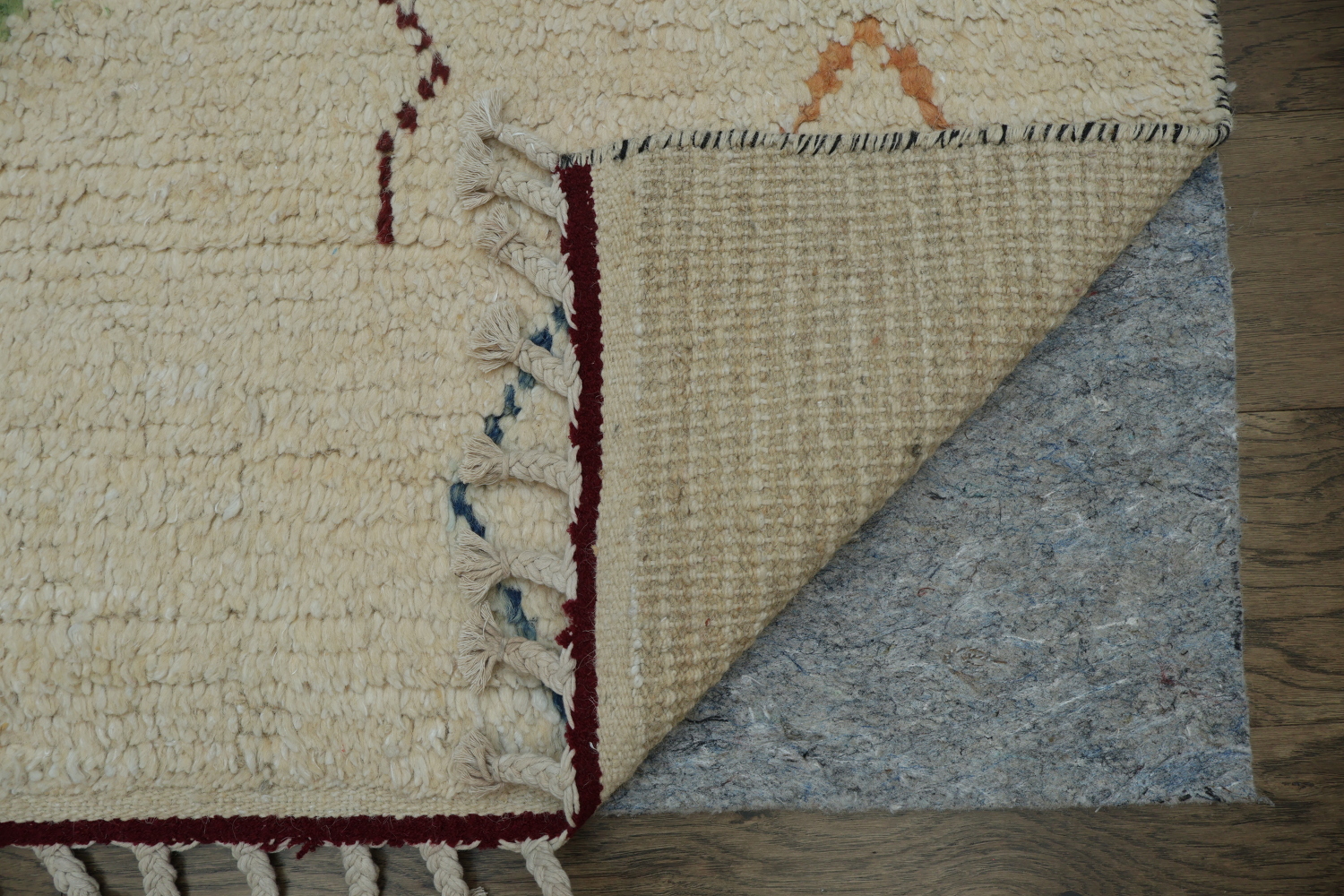 Minimalist Tribal Ivory Moroccan Rug Featuring Geometric and Linear Designs 6x10 ft