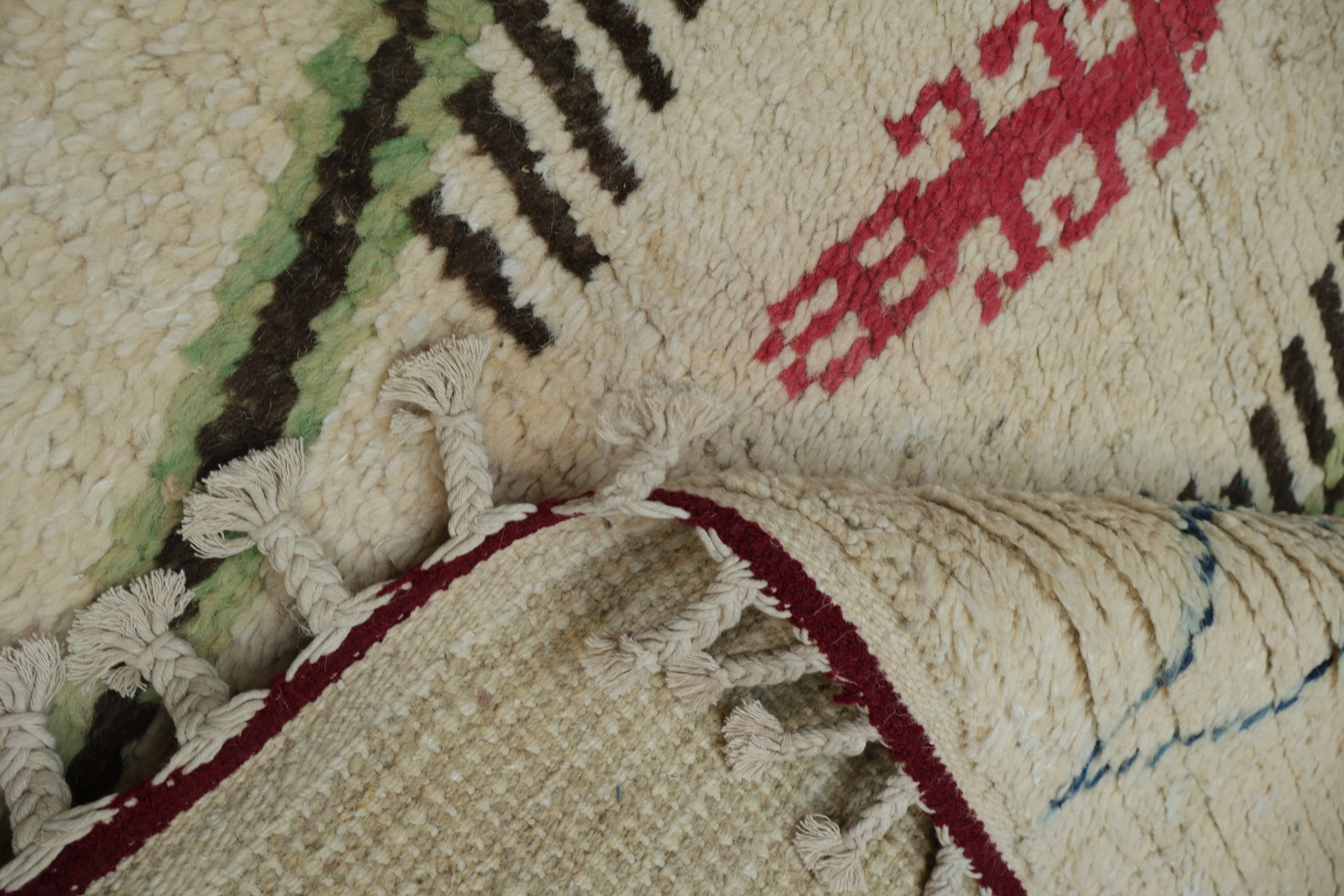 Minimalist Tribal Ivory Moroccan Rug Featuring Geometric and Linear Designs 6x10 ft