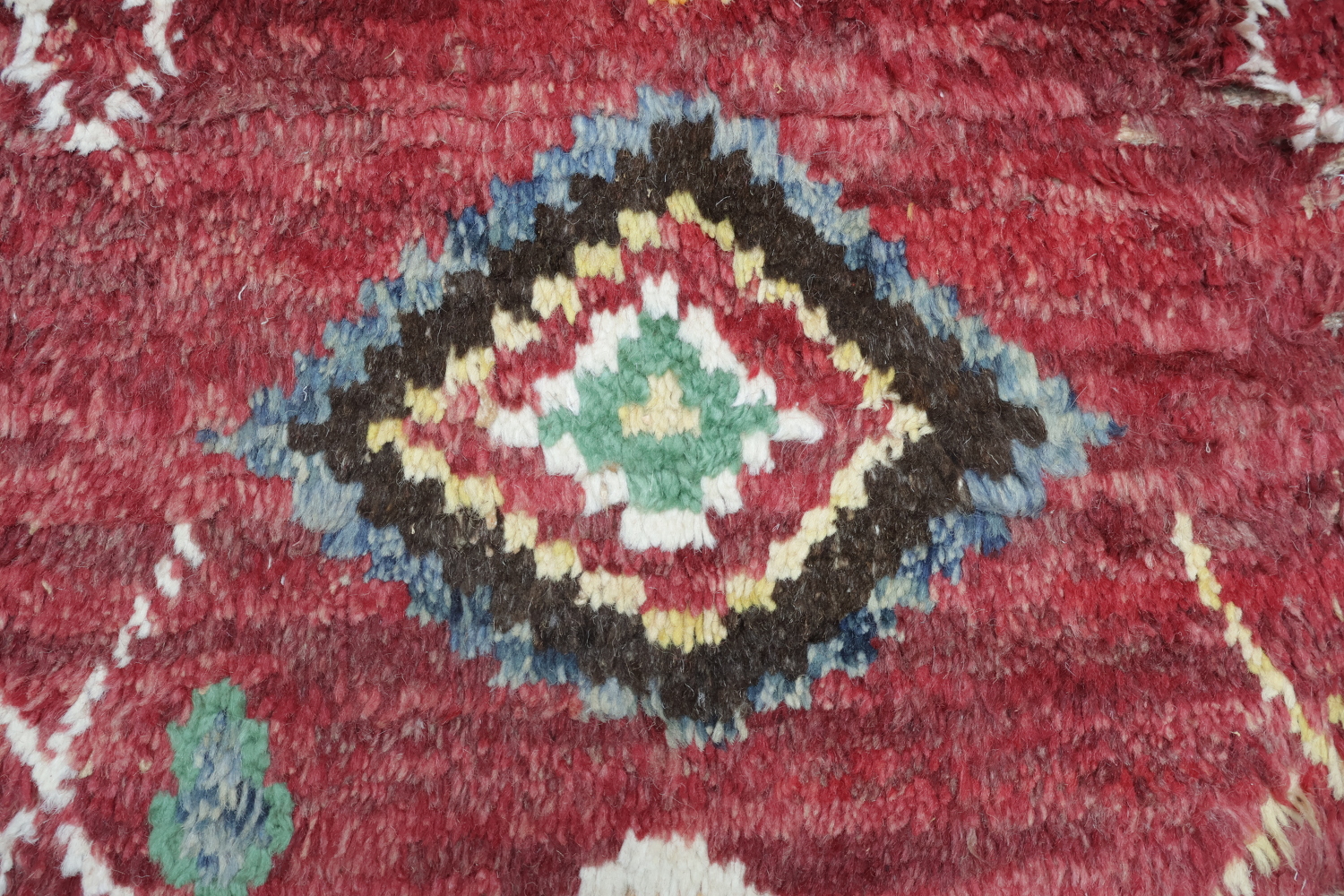 Chic Geometric Red Moroccan Area Rug for Modern Room Decor 6x10