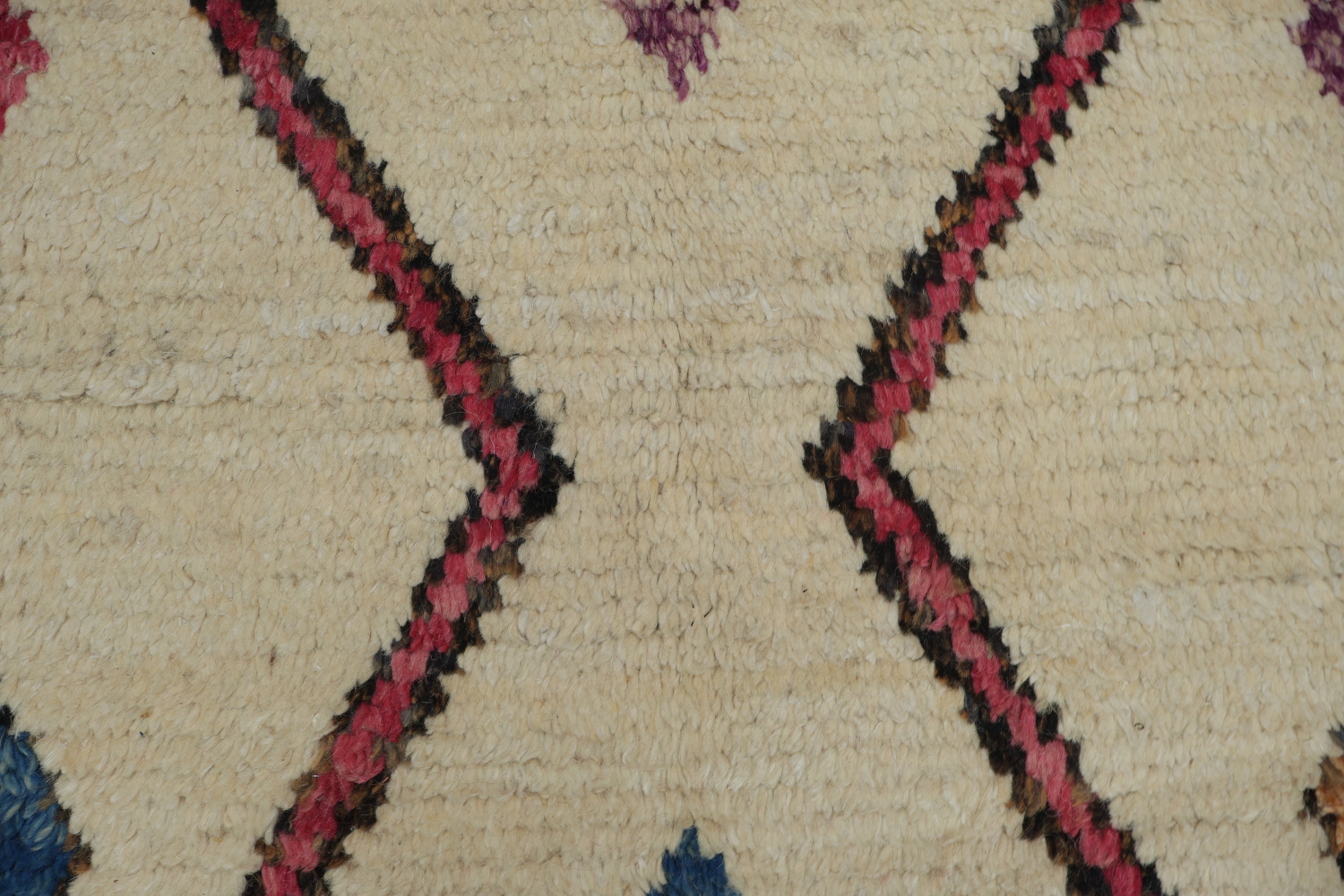 Handcrafted Tribal-Inspired Rug with Colorful Diamond Designs 6x10 ft