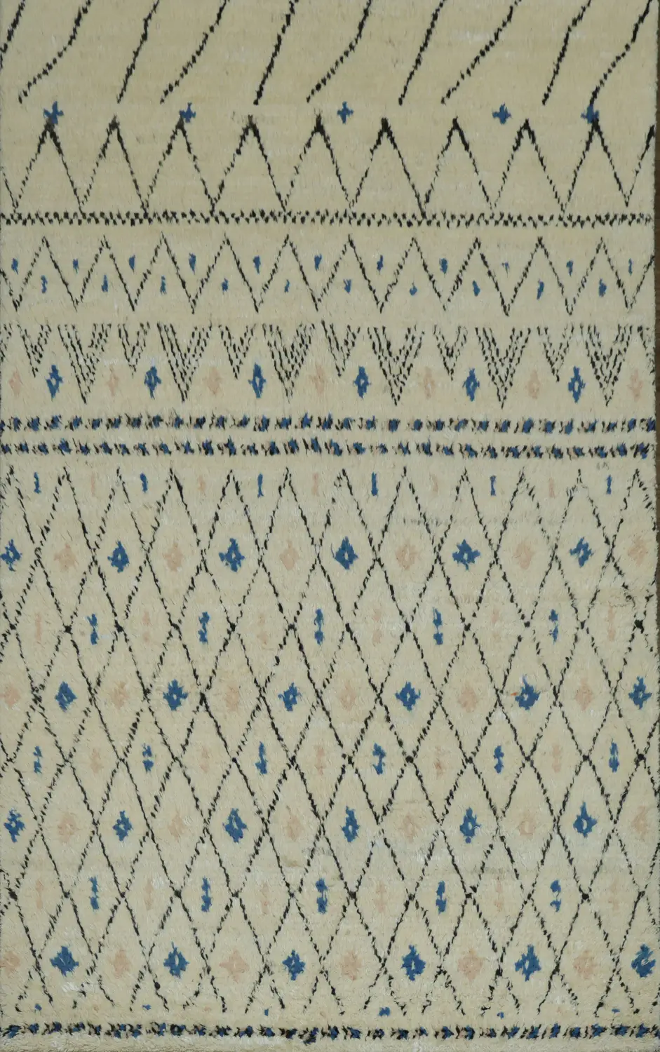 Versatile Berber Style Neutral Rug with Stylish Blue Accents 6x9