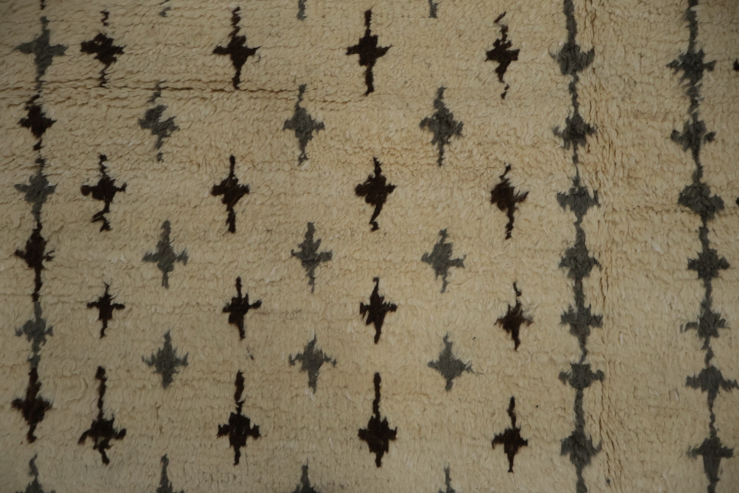 Sophisticated Moroccan Area Rug 8x11 with Subtle Tribal Detailing