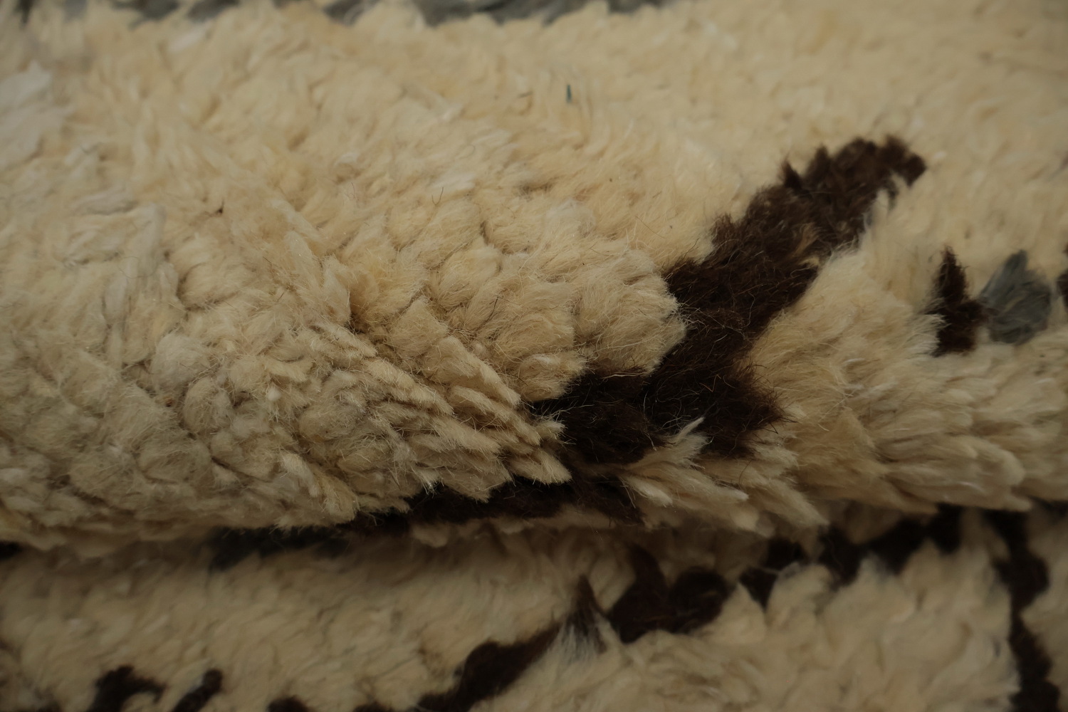 Sophisticated Moroccan Area Rug 8x11 with Subtle Tribal Detailing