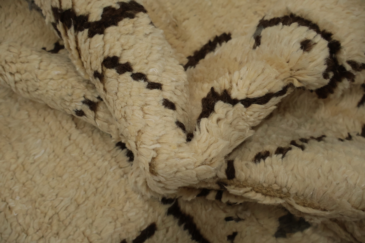 Sophisticated Moroccan Area Rug 8x11 with Subtle Tribal Detailing