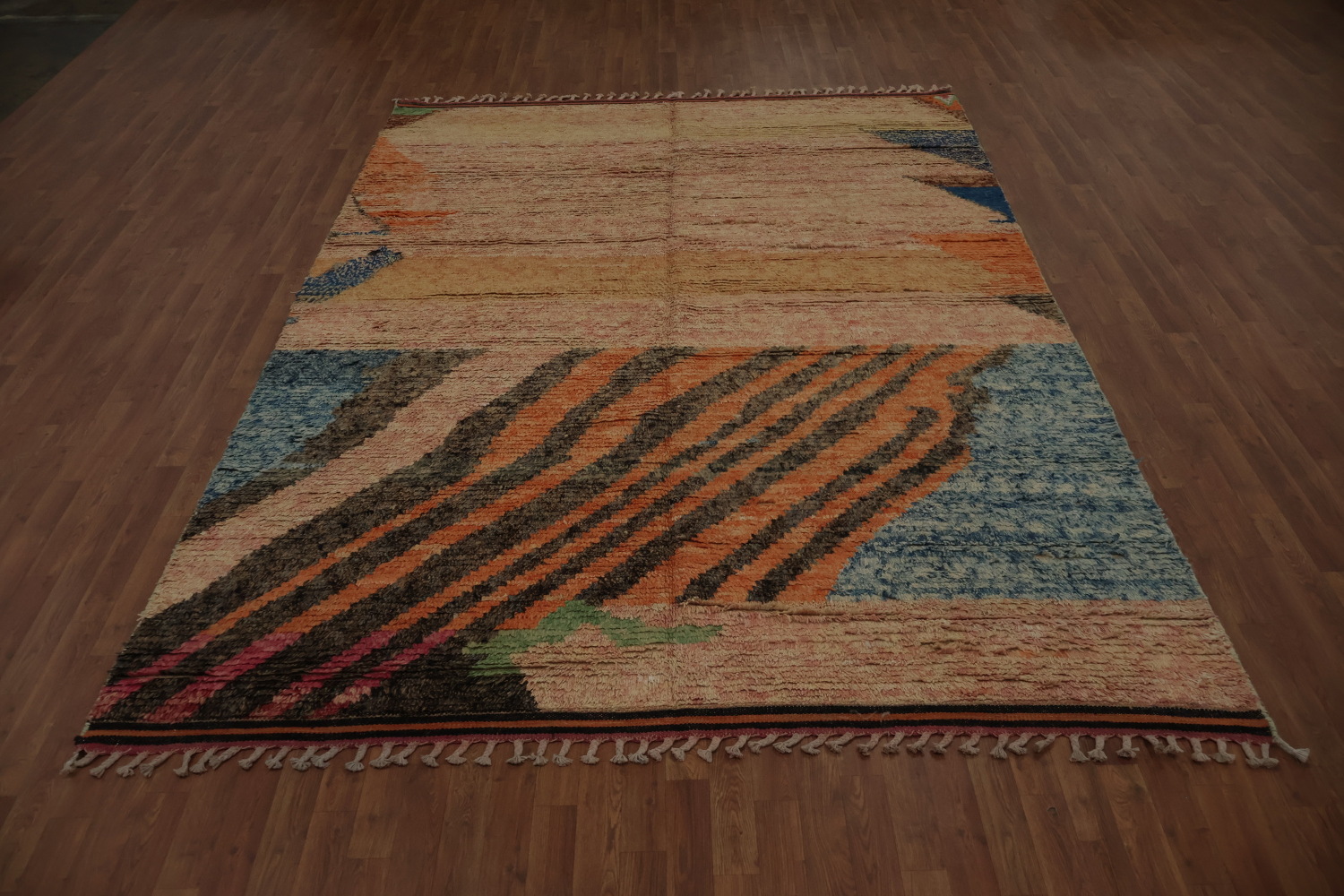 Sophisticated Moroccan Area Rug 8x11 with Dynamic Color Streaks