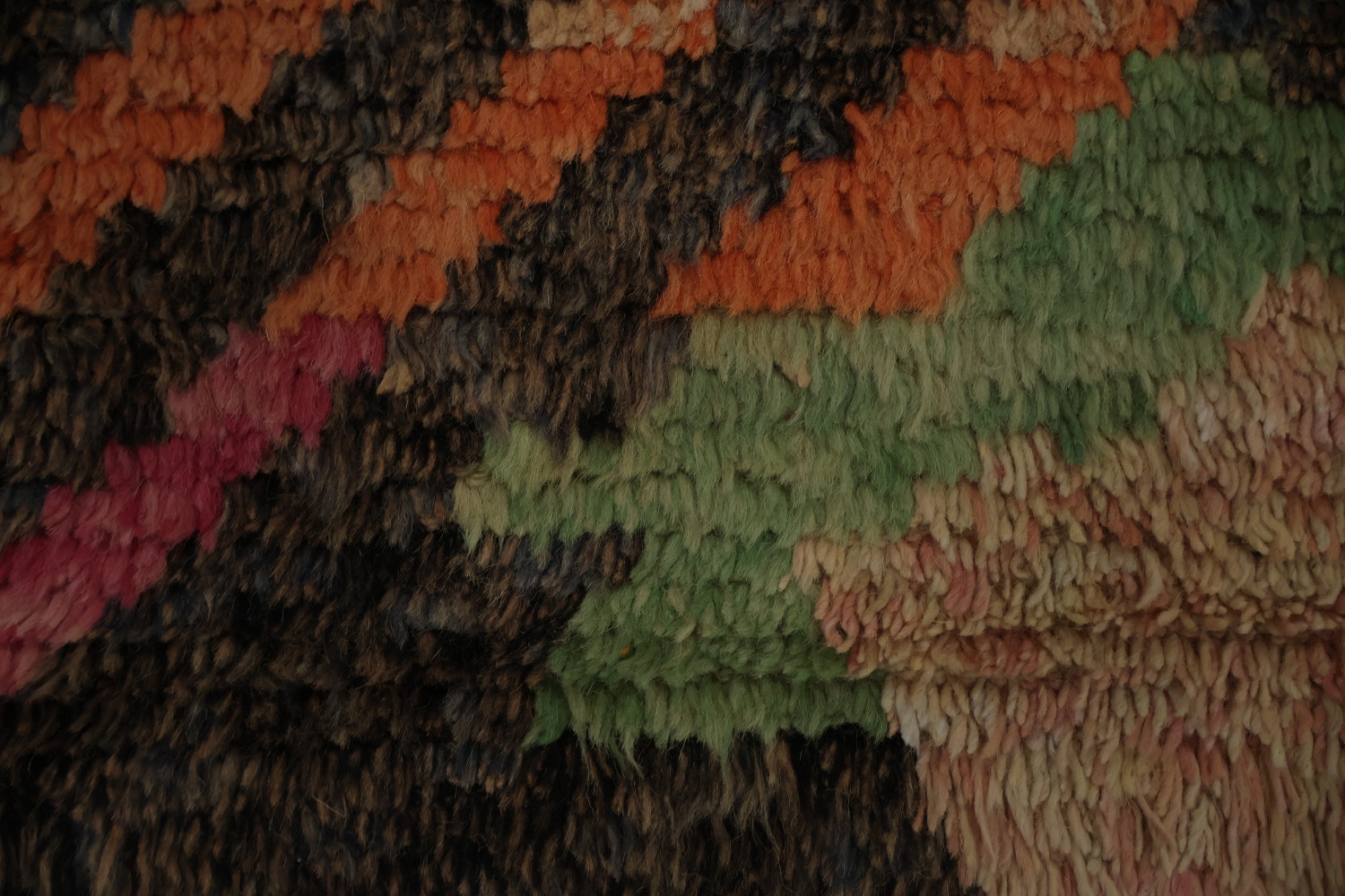 Sophisticated Moroccan Area Rug 8x11 with Dynamic Color Streaks