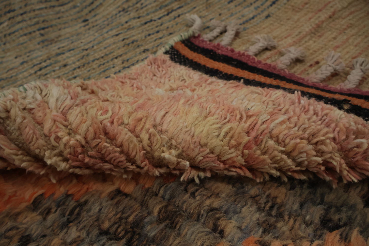 Sophisticated Moroccan Area Rug 8x11 with Dynamic Color Streaks