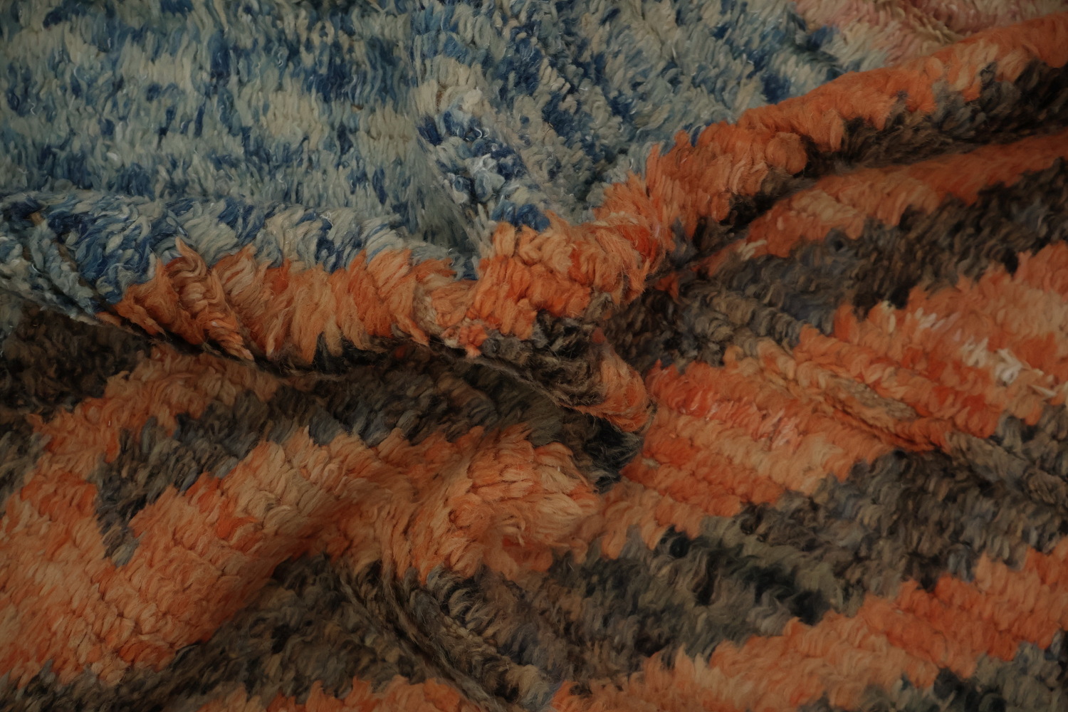 Sophisticated Moroccan Area Rug 8x11 with Dynamic Color Streaks