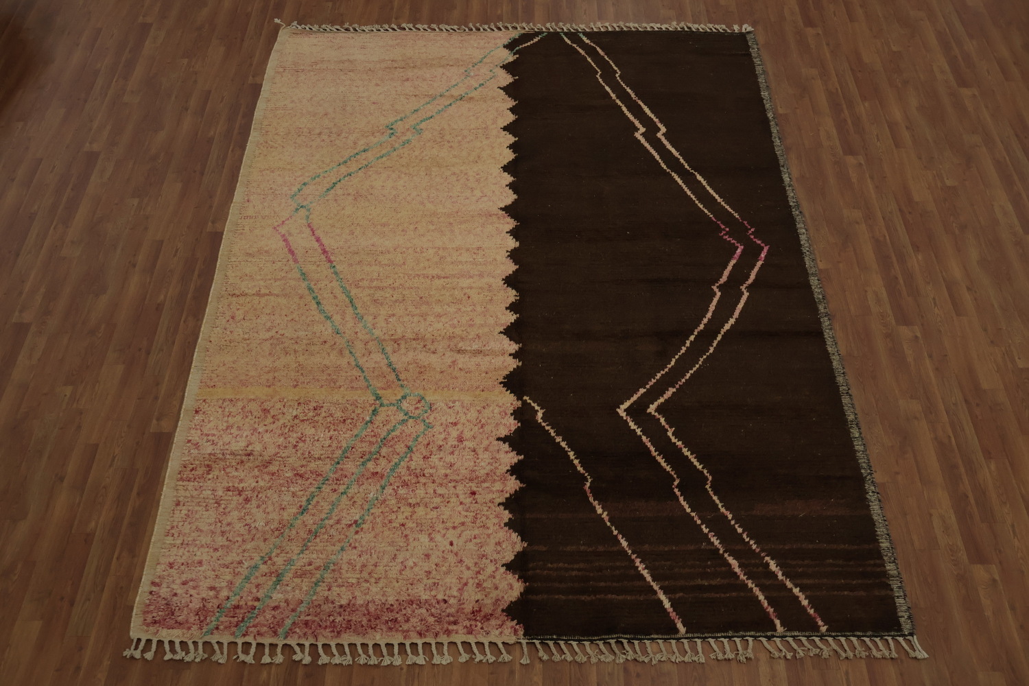 Chic Two-Tone Moroccan Area Rug 8x11 Bold Geometric Design