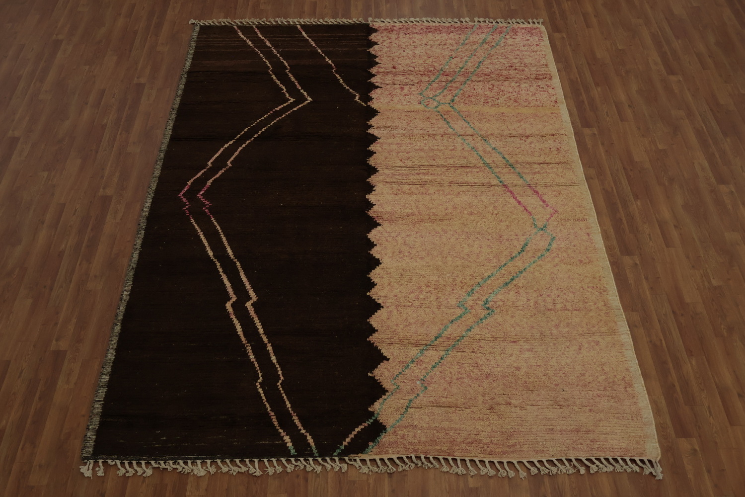 Chic Two-Tone Moroccan Area Rug 8x11 Bold Geometric Design