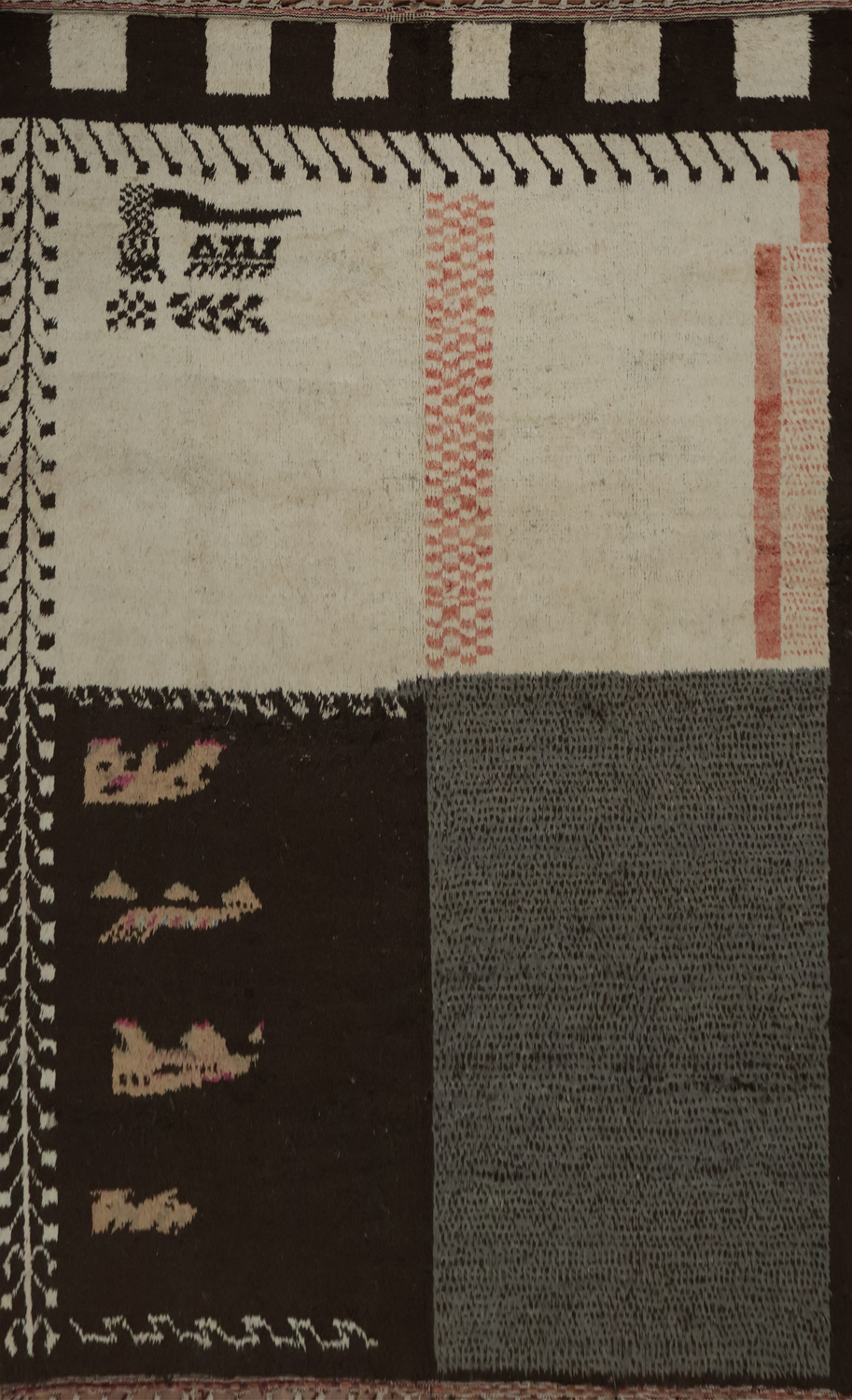 Bold Yet Subtle Artistic Statements in Moroccan Area Rug 9x13