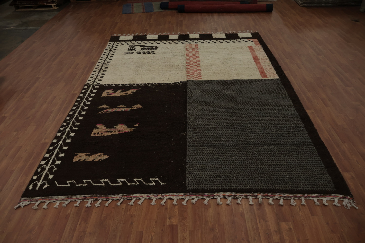 Bold Yet Subtle Artistic Statements in Moroccan Area Rug 9x13