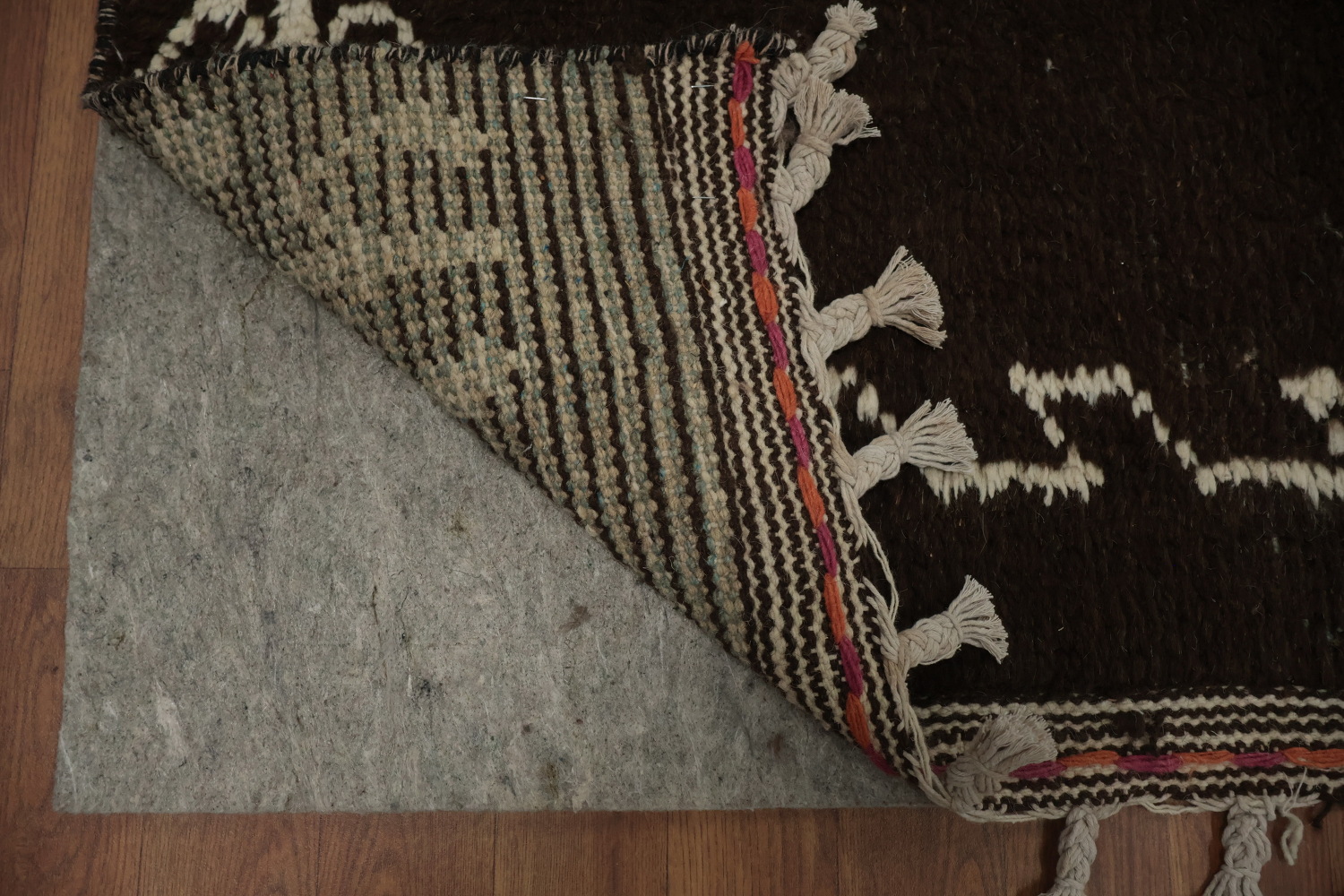 Bold Yet Subtle Artistic Statements in Moroccan Area Rug 9x13
