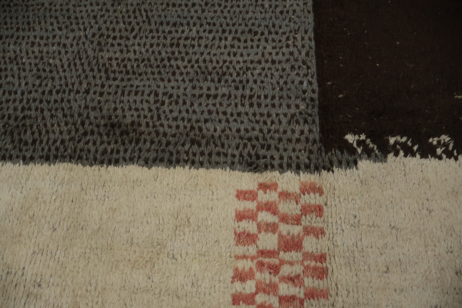 Bold Yet Subtle Artistic Statements in Moroccan Area Rug 9x13