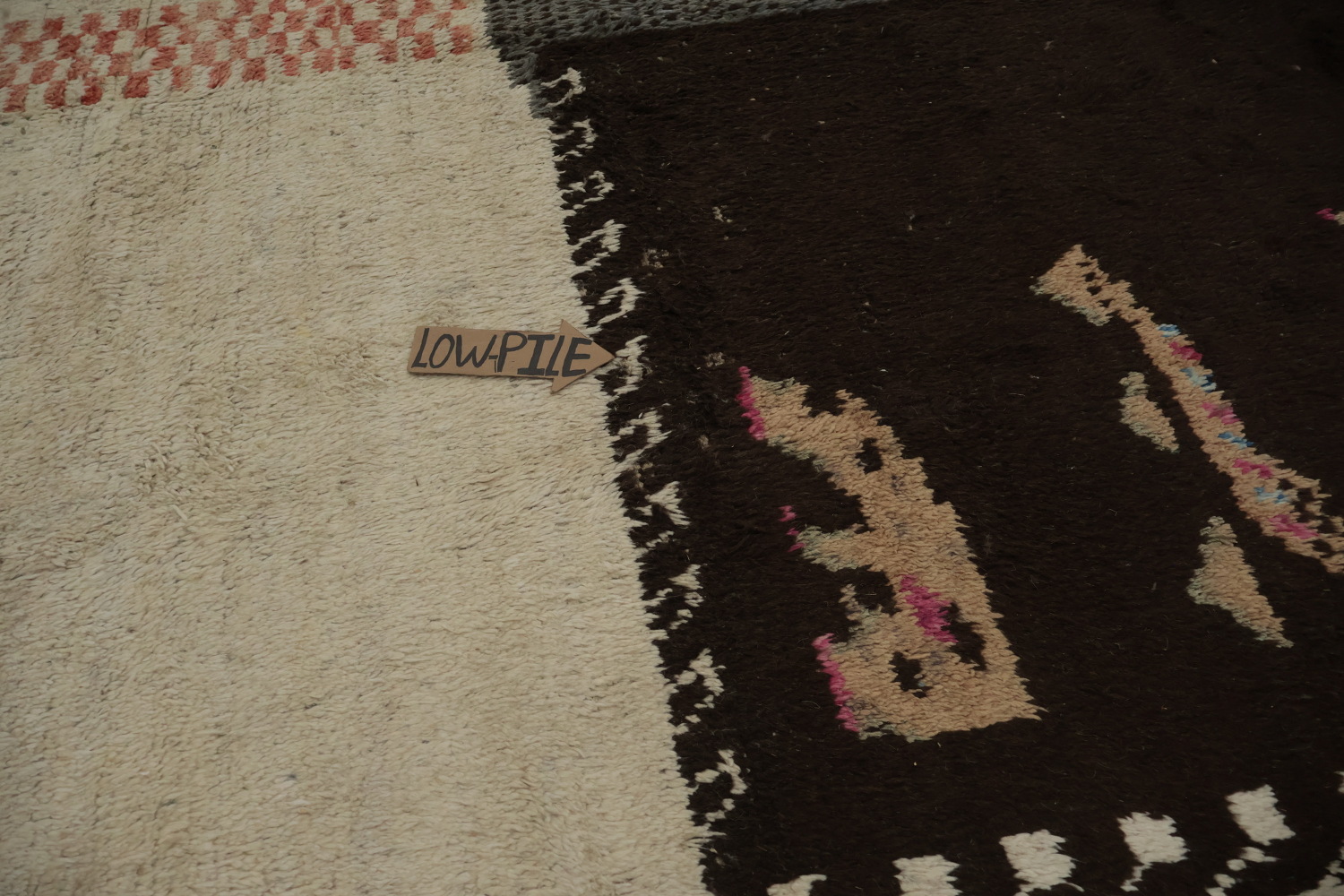 Bold Yet Subtle Artistic Statements in Moroccan Area Rug 9x13