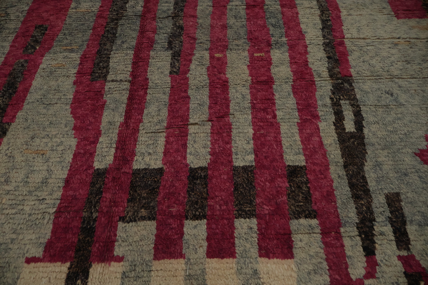 Abstract Moroccan Wool Large Rug 12x18 with Vertical Stripes