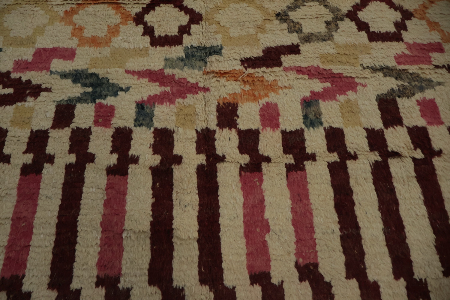 Moroccan Area Rug 7x11 with Eye-Catching Symmetrical Design